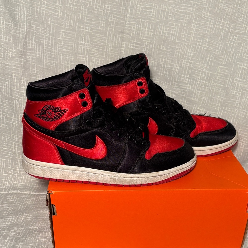 Nike Air Jordan 1 Retro High Top "Satin Bred"
